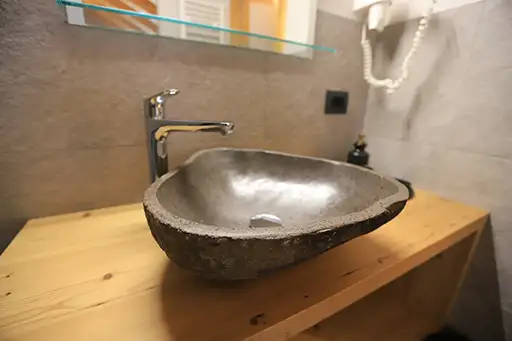 Lavandino del bagno in vera pietra